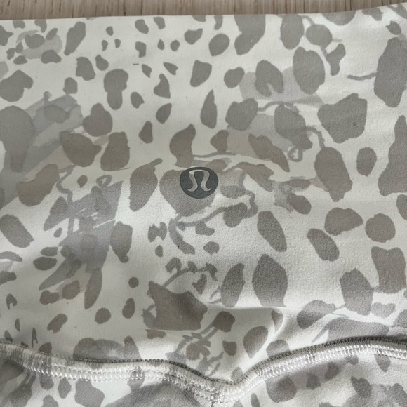 Lululemon align high rise crop 17’ size 4 - Picture 5 of 6